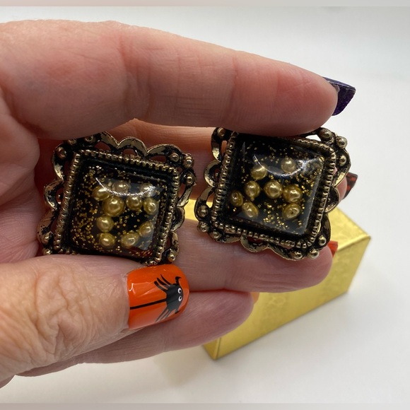 Square Unstamped Clip On Earrings Vintage Gold-Tone - Picture 5 of 6